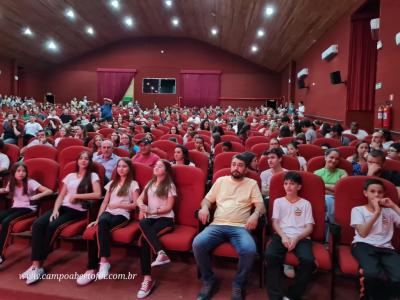 LS: Colégio Laranjeiras premia alunos destaques do ano