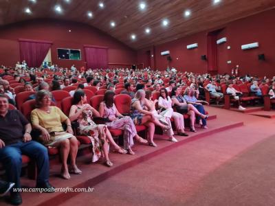 LS: Colégio Laranjeiras premia alunos destaques do ano