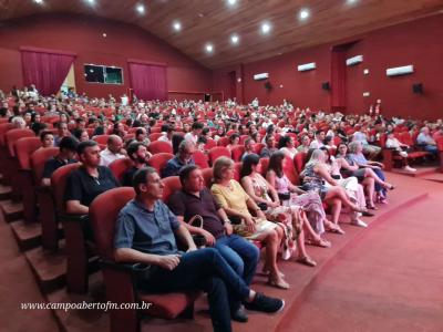 LS: Colégio Laranjeiras premia alunos destaques do ano