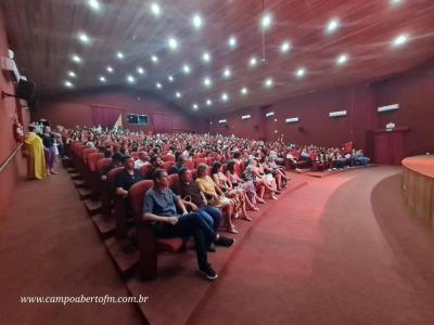 LS: Colégio Laranjeiras premia alunos destaques do ano