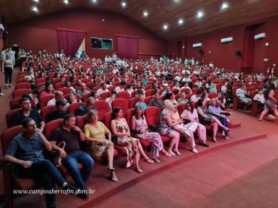 LS: Colégio Laranjeiras premia alunos destaques do ano