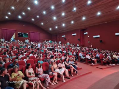 LS: Colégio Laranjeiras premia alunos destaques do ano