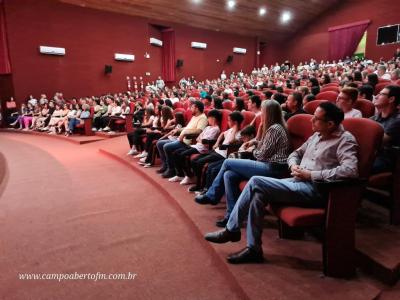 LS: Colégio Laranjeiras premia alunos destaques do ano