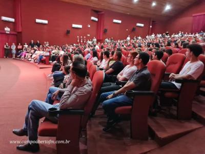 LS: Colégio Laranjeiras premia alunos destaques do ano