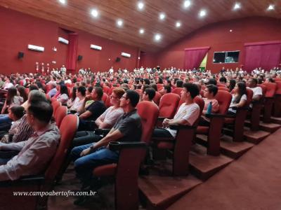 LS: Colégio Laranjeiras premia alunos destaques do ano