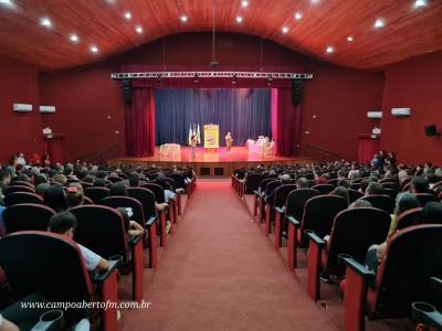 LS: Colégio Laranjeiras premia alunos destaques do ano