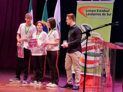 LS: Colégio Laranjeiras premia alunos destaques do ano