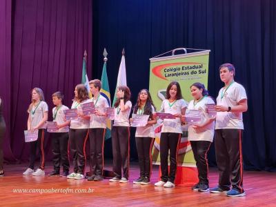 LS: Colégio Laranjeiras premia alunos destaques do ano