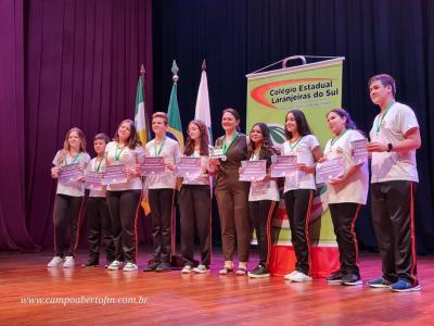 LS: Colégio Laranjeiras premia alunos destaques do ano