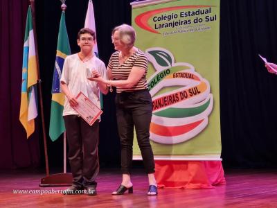 LS: Colégio Laranjeiras premia alunos destaques do ano