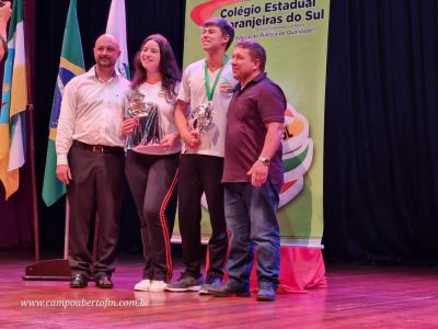 LS: Colégio Laranjeiras premia alunos destaques do ano