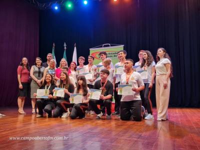 LS: Colégio Laranjeiras premia alunos destaques do ano