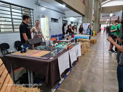 Escola  Técnica realiza a Primeira Feira de Educação e Técnologia