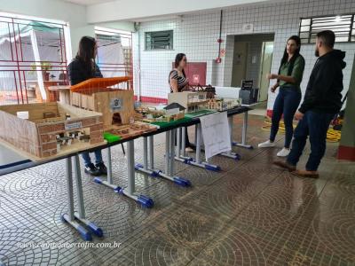 Escola  Técnica realiza a Primeira Feira de Educação e Técnologia