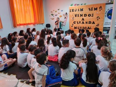 Escola José Leocádio Correia comemora Dia do Músico com Ciranda Musical