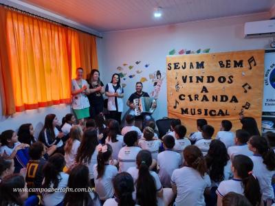 Escola José Leocádio Correia comemora Dia do Músico com Ciranda Musical