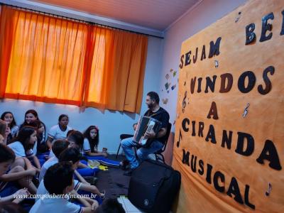 Escola José Leocádio Correia comemora Dia do Músico com Ciranda Musical