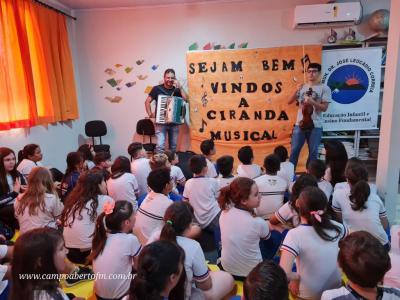 Escola José Leocádio Correia comemora Dia do Músico com Ciranda Musical