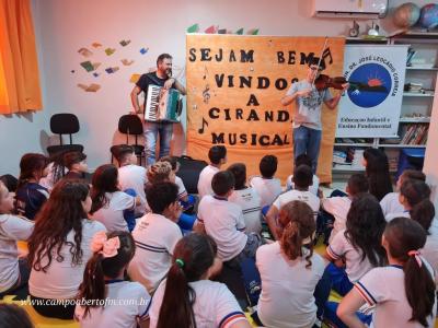 Escola José Leocádio Correia comemora Dia do Músico com Ciranda Musical