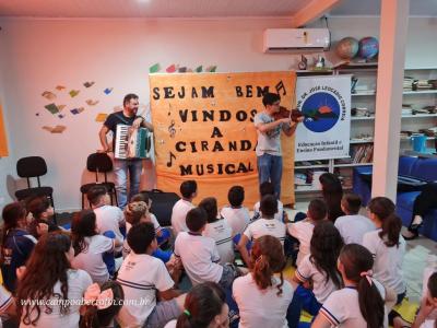 Escola José Leocádio Correia comemora Dia do Músico com Ciranda Musical