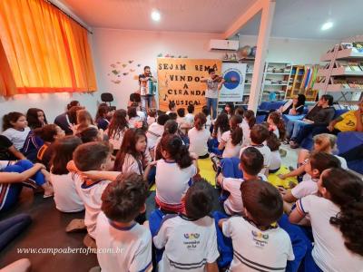 Escola José Leocádio Correia comemora Dia do Músico com Ciranda Musical