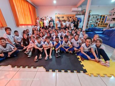 Escola José Leocádio Correia comemora Dia do Músico com Ciranda Musical