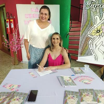 Jaqueline Boeno lança livro de poesias dedicado ao universo feminino