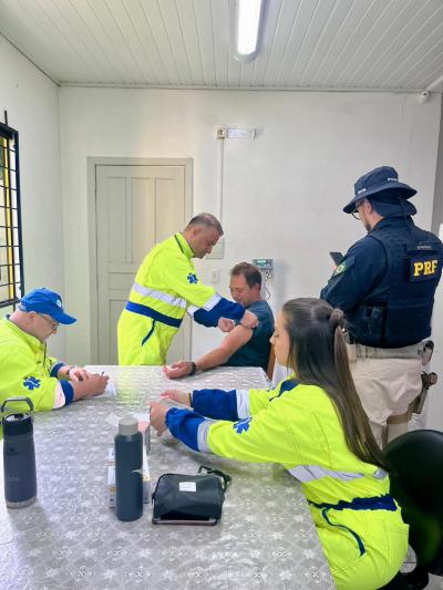 PRF realizou Comando de Saúde, com ação específica voltada à aferição de pressão arterial dos caminheiros