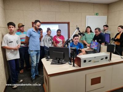 Etapa das visitas a Campo Aberto FM do Projeto Jovens Comunicadores foi concluída nesta segunda (29)