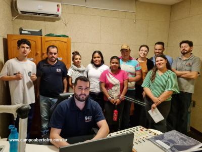 Etapa das visitas a Campo Aberto FM do Projeto Jovens Comunicadores foi concluída nesta segunda (29)