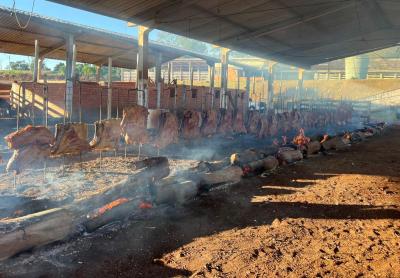 LS: Costelada do Rotary recebeu centenas de pessoas para comemorar o Dia do Trabalhador