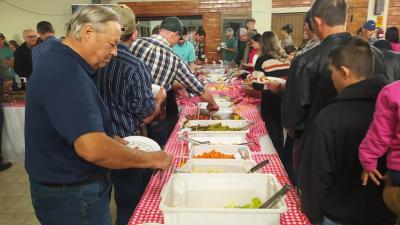 Festa gastronômica do cabrito, neste domingo, reuniu centenas de pessoas