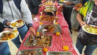 Festa gastronômica do cabrito, neste domingo, reuniu centenas de pessoas