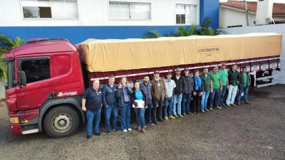 Caminhão carregado com os donativos da Campanha Cooperar com o Rio Grande segue hoje para Rocca Sales