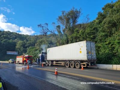 CaminhÃ£o pega fogo na BR 277 e carga Ã© salva graÃ§as a agilidade dos bombeiros