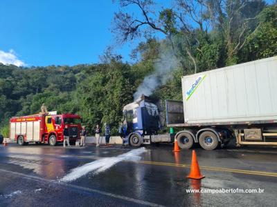CaminhÃ£o pega fogo na BR 277 e carga Ã© salva graÃ§as a agilidade dos bombeiros