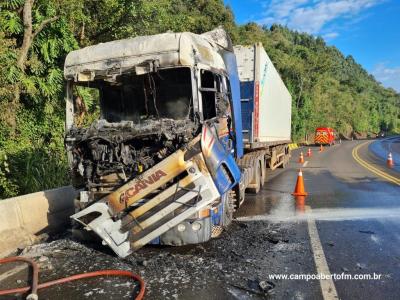 CaminhÃ£o pega fogo na BR 277 e carga Ã© salva graÃ§as a agilidade dos bombeiros