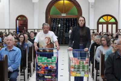 Novena da Padroeira Sant´Ana teve benção das famílias no 6º dia