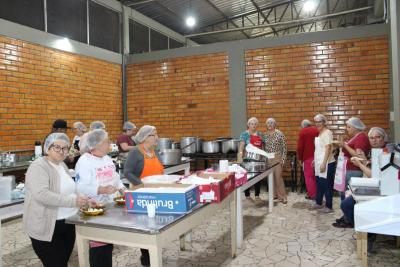 Noite do Pirogue da Festa de Sant´Ana reuniu centenas de pessoa no Pavilhão da Matriz