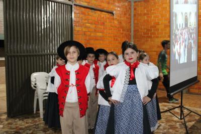 Noite do Pirogue da Festa de Sant´Ana reuniu centenas de pessoa no Pavilhão da Matriz