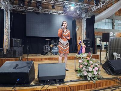 Noite do Pirogue da Festa de Sant´Ana reuniu centenas de pessoa no Pavilhão da Matriz