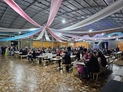 Noite do Pirogue da Festa de Sant´Ana reuniu centenas de pessoa no Pavilhão da Matriz