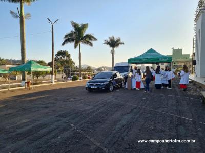 No dia de São Cristóvão está acontecendo a Benção dos Carros na Pátio da Igreja Matriz