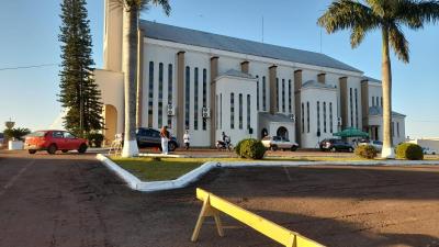 No dia de São Cristóvão está acontecendo a Benção dos Carros na Pátio da Igreja Matriz