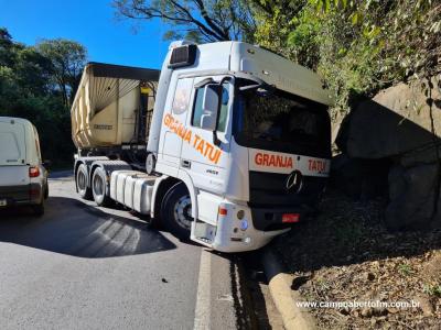 LS: Grave acidente deixa vitima presa às ferragens e bloqueia BR 277