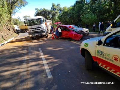 LS: Grave acidente deixa vitima presa às ferragens e bloqueia BR 277