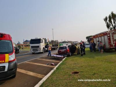 LS: Colisão entre caminhao e carro de passeio é registrada no trevo de acesso a cidade