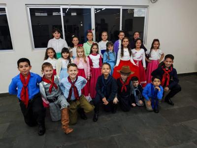 Comemoração do Dia do Gaúcho com apresentações da Invernada Artística em Laranjeiras do Sul