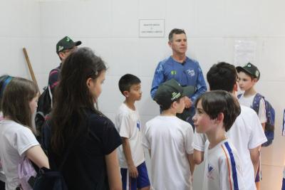 Projeto "Vivenciando a Prática" leva alunos ao dia a dia de uma propriedade rural em Rio Bonito do Iguaçu