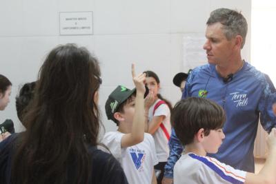 Projeto "Vivenciando a Prática" leva alunos ao dia a dia de uma propriedade rural em Rio Bonito do Iguaçu